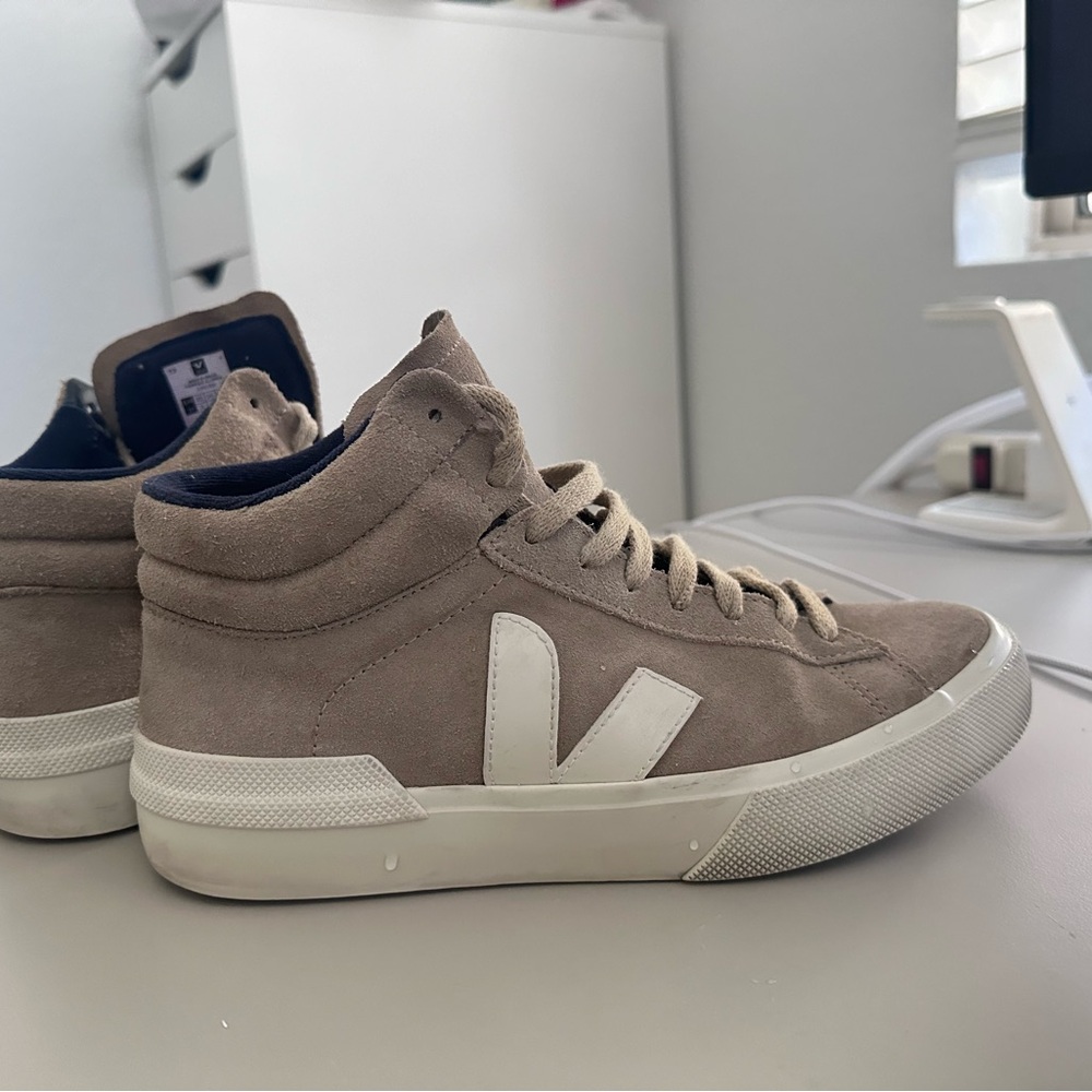 Veja Menotaur Dune Sneaker Size 8 - Picture 4 of 5